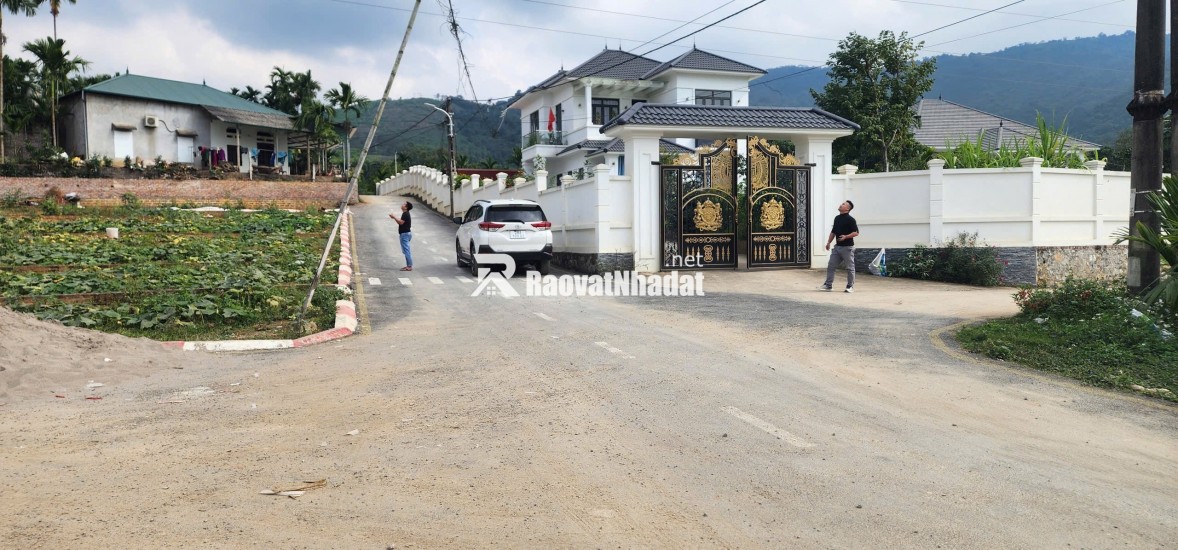 Bán đất đối diện trường Mầm Non Hợp Thành - TP Hòa Bình - 2 mặt tiền 110m2  5xx